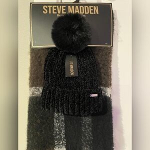 Steve Madden Charcoal Knit Beanie And Scarft